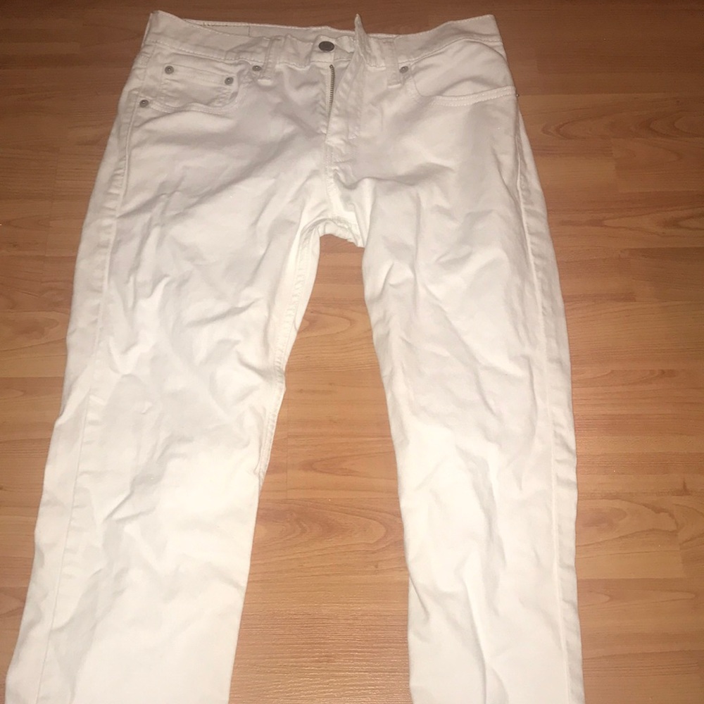 White Levi jeans